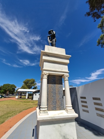 Oakey ANZAC Memorial. Copyright Lloyd Marken.